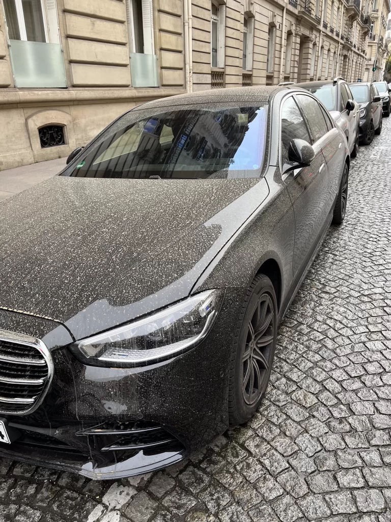 Mercedes S-class poussiéreuse avant lavage Bublycar