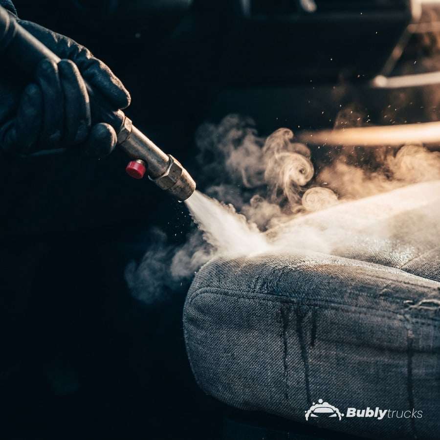 Traitement vapeur d'un siège de cabine de camion